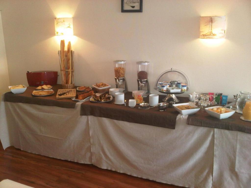 Hotel Le Passiflore Saint-Pol-de-Léon מראה חיצוני תמונה