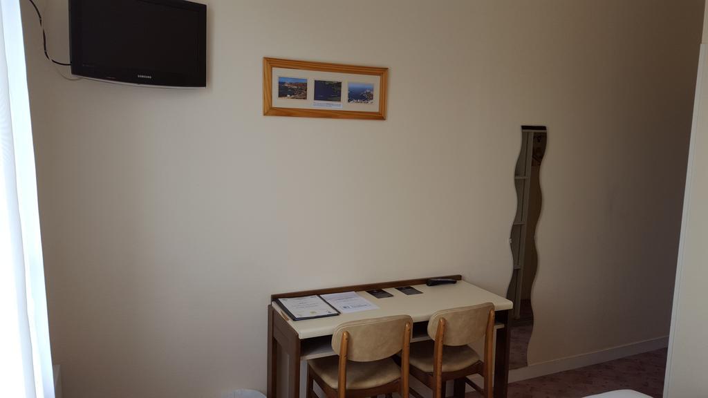 Hotel Le Passiflore Saint-Pol-de-Léon מראה חיצוני תמונה