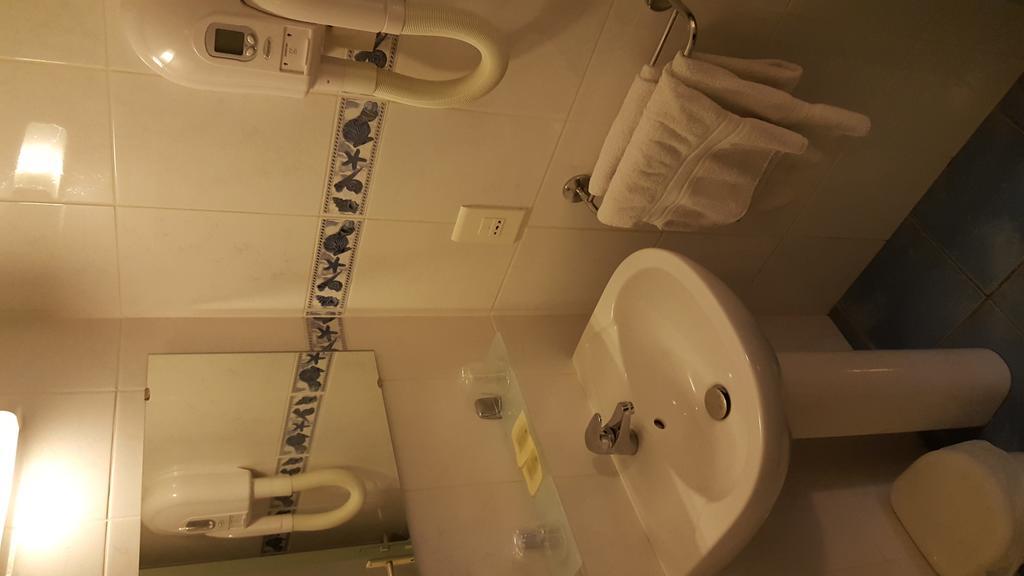 Hotel Le Passiflore Saint-Pol-de-Léon מראה חיצוני תמונה