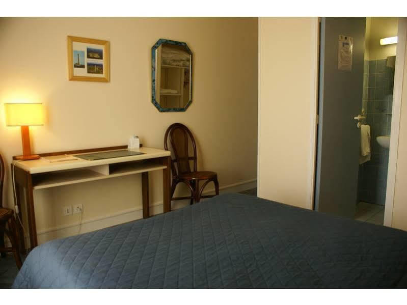 Hotel Le Passiflore Saint-Pol-de-Léon מראה חיצוני תמונה